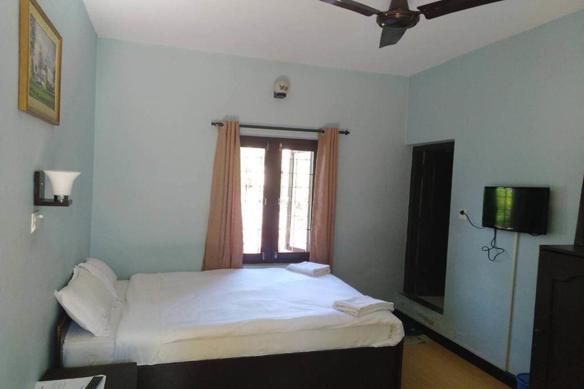 Yeti Guest House Покхара Экстерьер фото