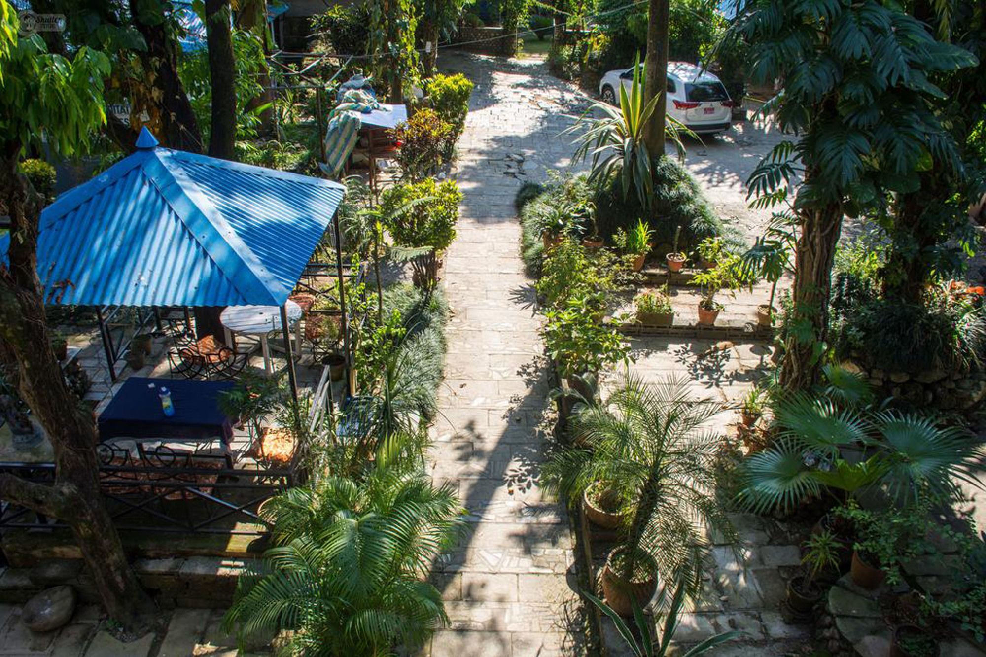 Yeti Guest House Покхара Экстерьер фото