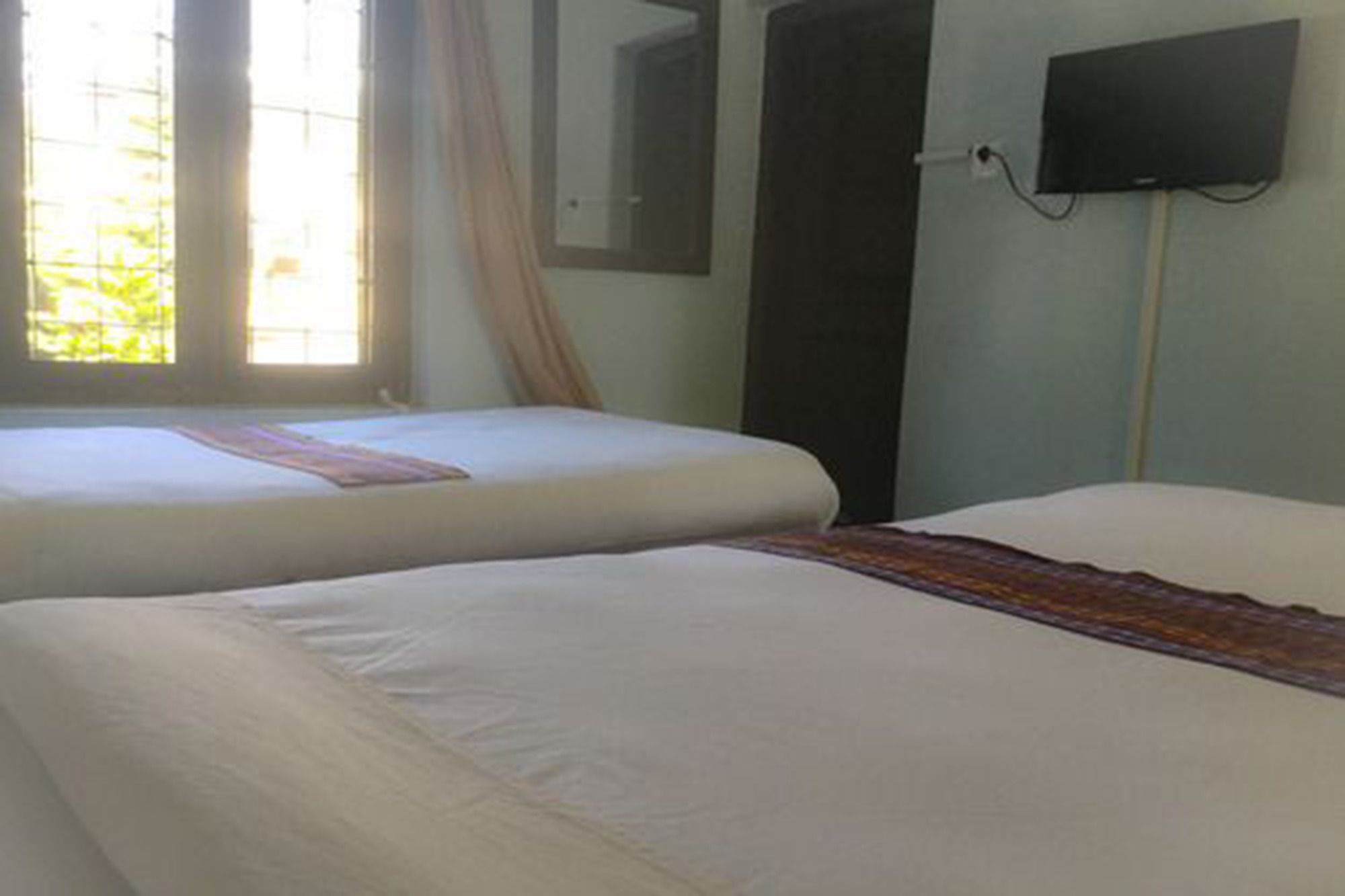 Yeti Guest House Покхара Экстерьер фото