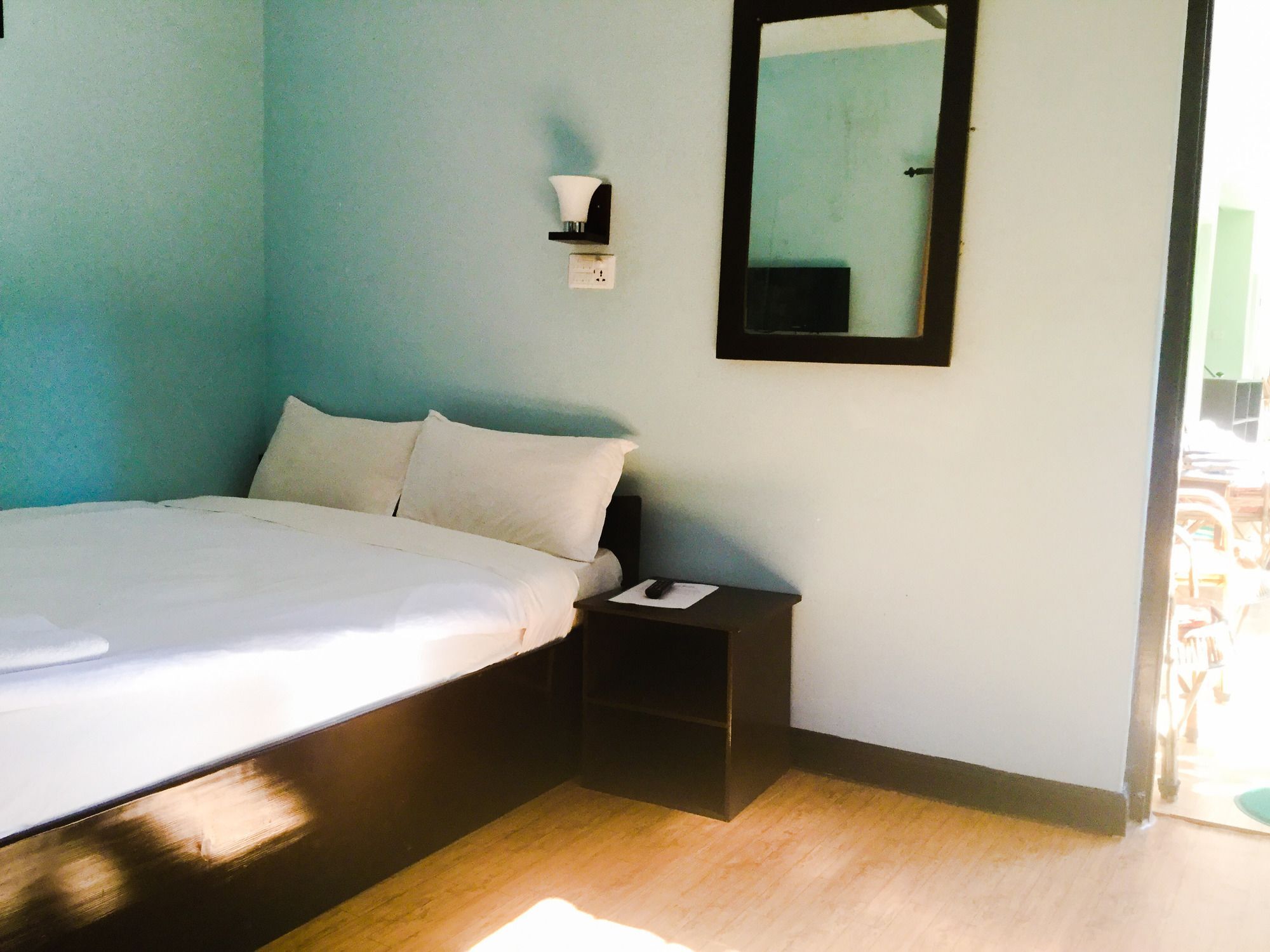 Yeti Guest House Покхара Экстерьер фото
