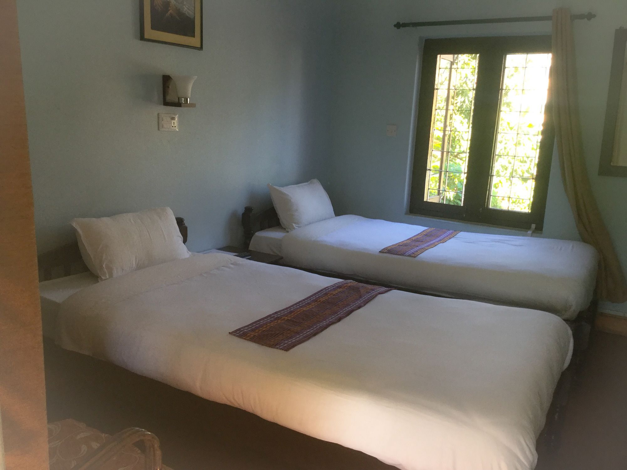 Yeti Guest House Покхара Экстерьер фото