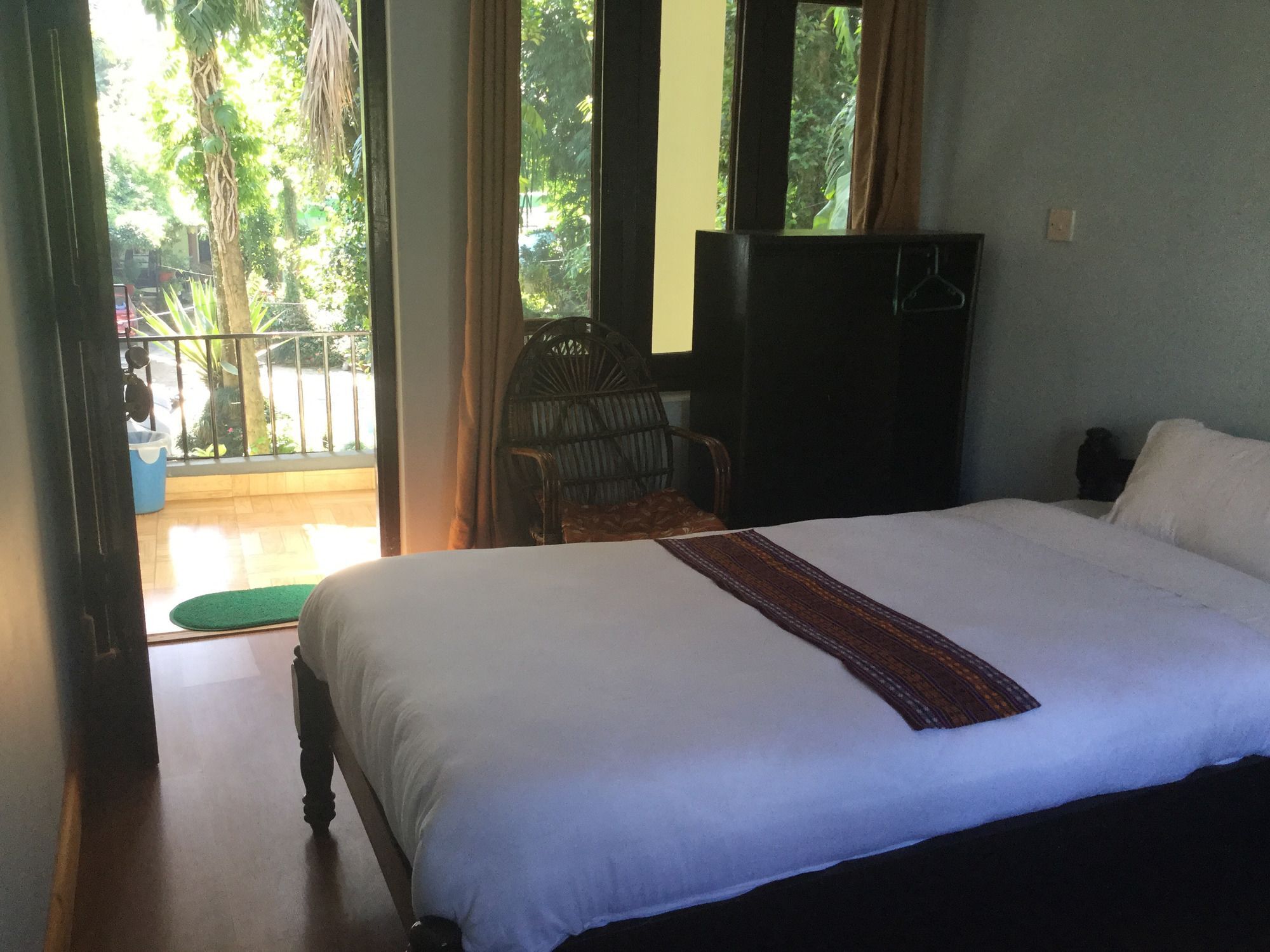 Yeti Guest House Покхара Экстерьер фото
