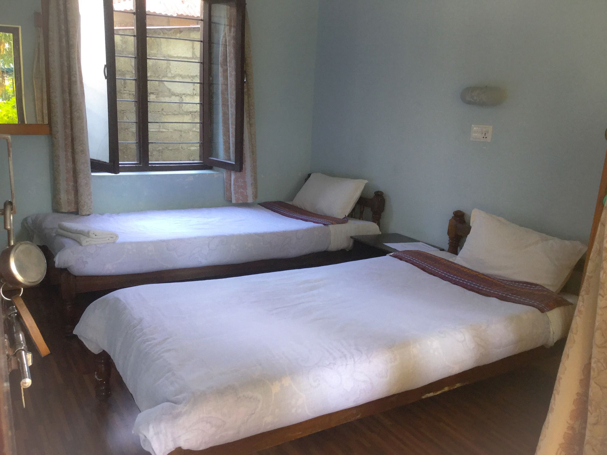 Yeti Guest House Покхара Экстерьер фото